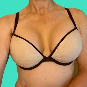 Marlies Deckers's bra. Size 34 C. No tag (I do not like to feel it... )